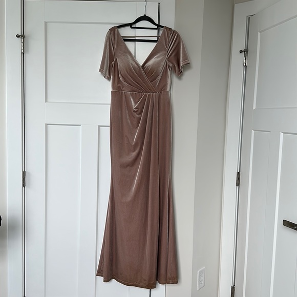 revelry champagne velvet dress Revelry Blair Champagne Beige Velvet Wrap Sleeveless Bridesmaid Dress Women's 20